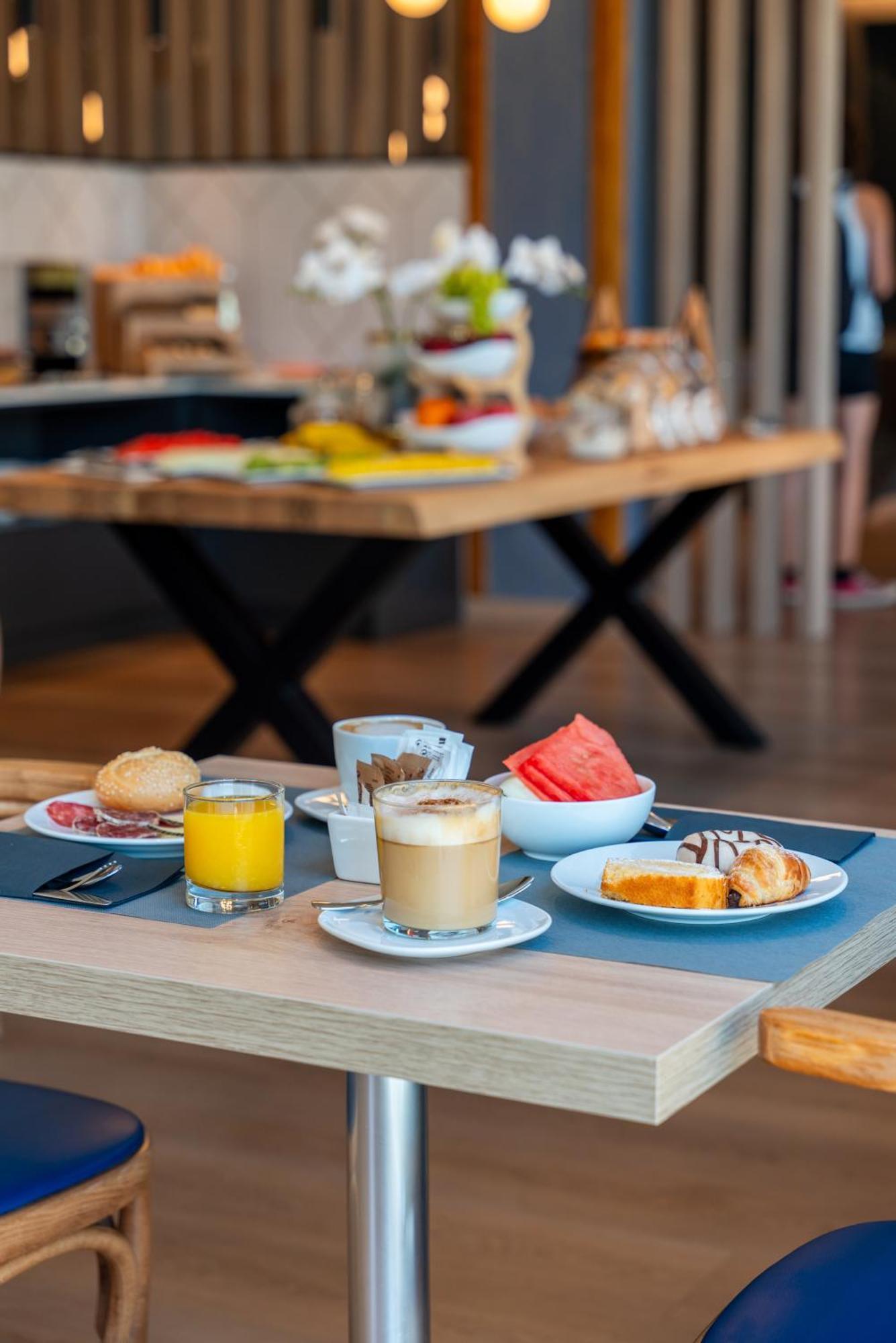 Hotel J. Balmes ויק מראה חיצוני תמונה