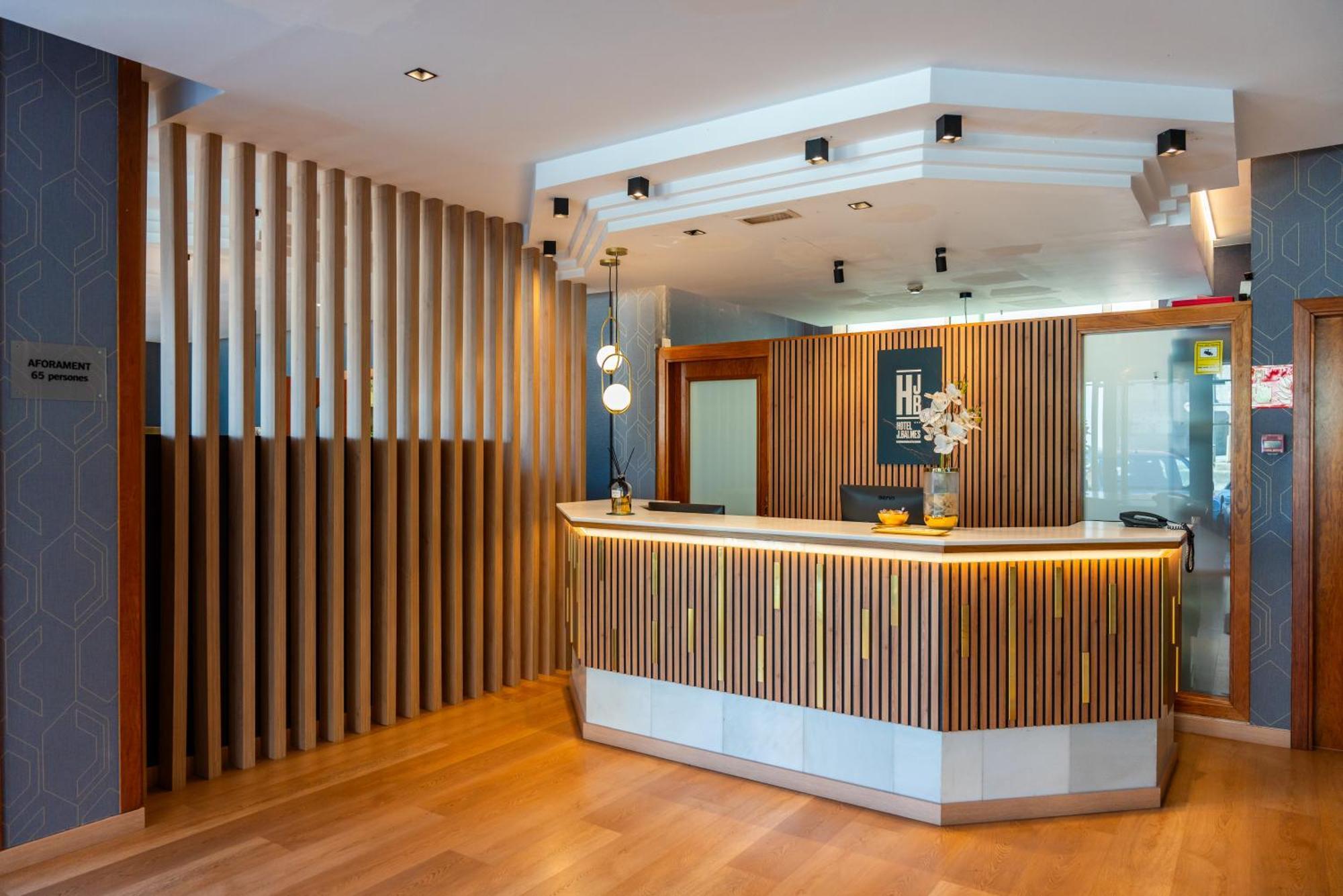 Hotel J. Balmes ויק מראה חיצוני תמונה