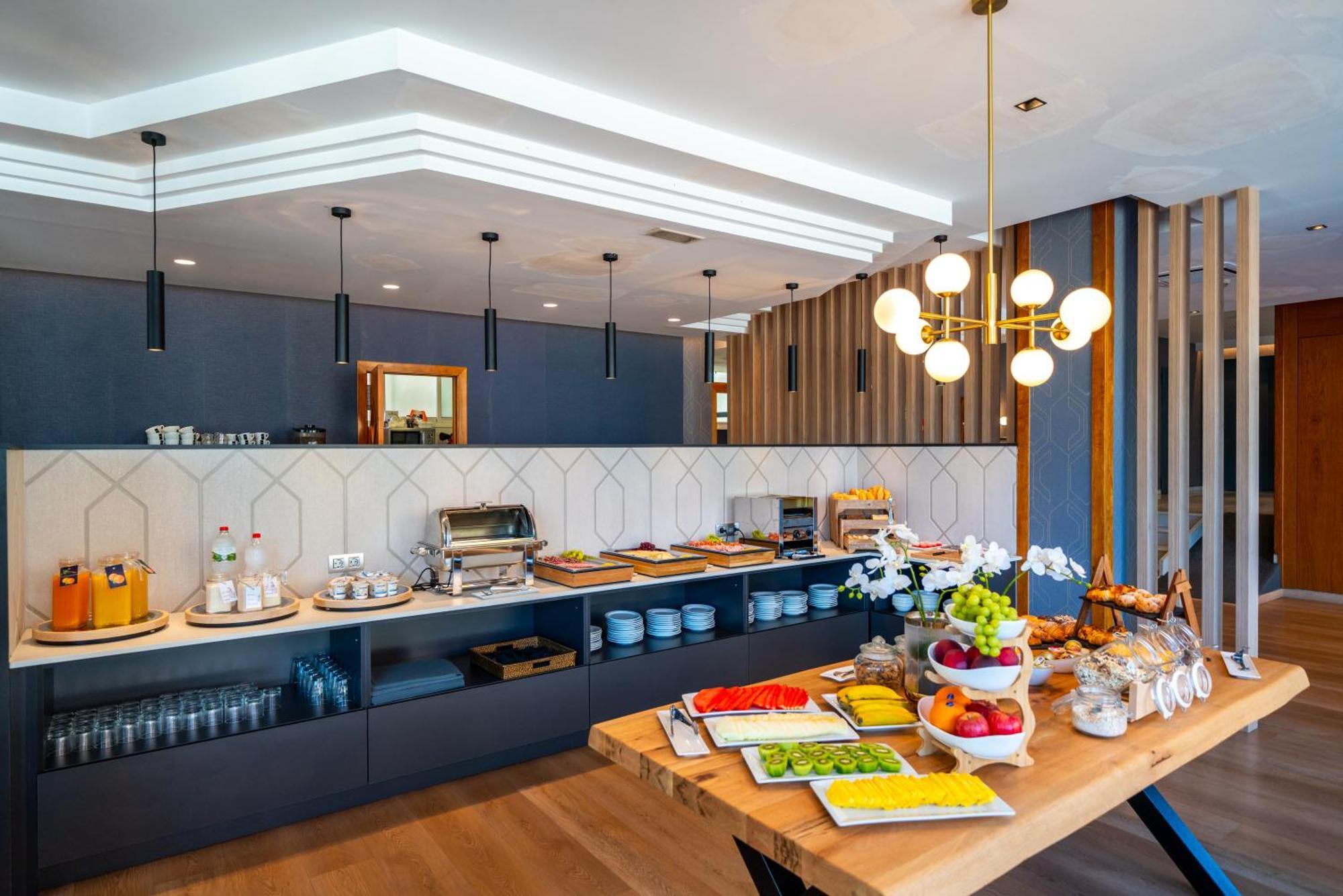 Hotel J. Balmes ויק מראה חיצוני תמונה