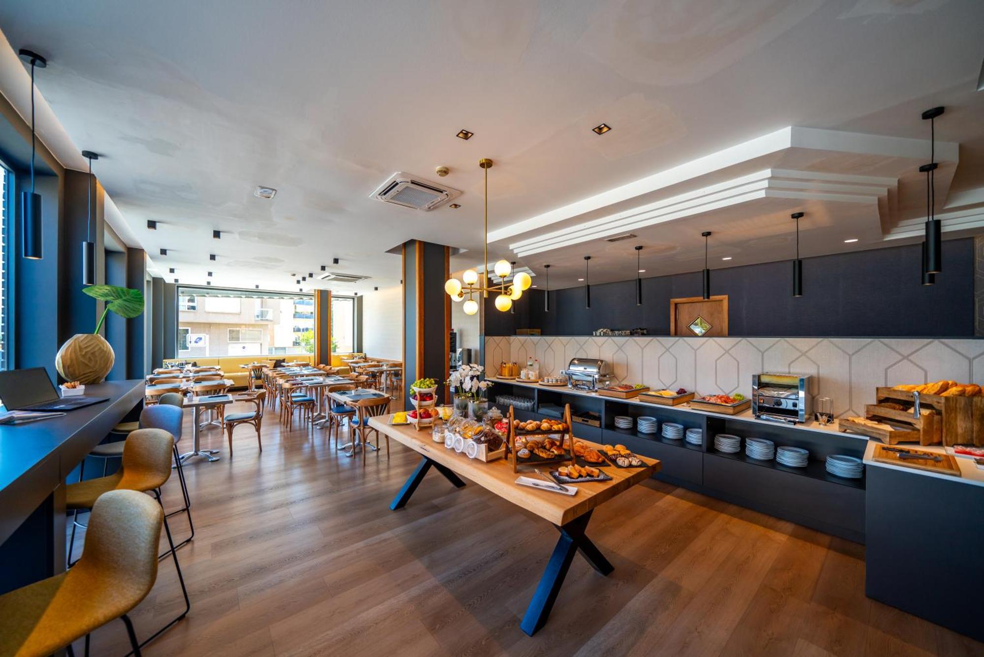 Hotel J. Balmes ויק מראה חיצוני תמונה