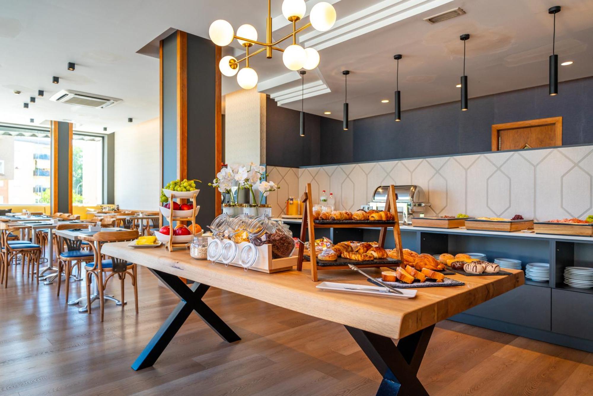 Hotel J. Balmes ויק מראה חיצוני תמונה