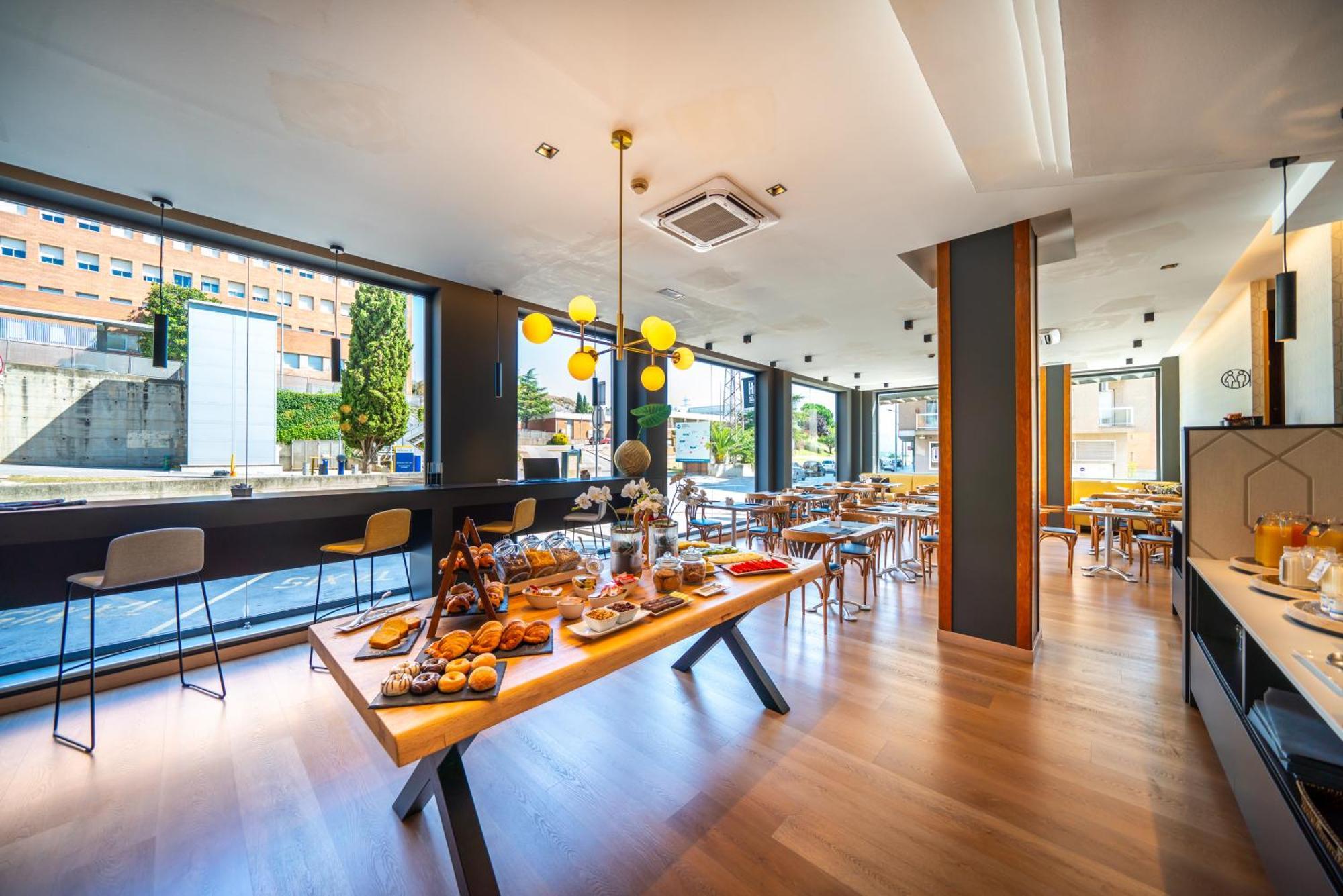Hotel J. Balmes ויק מראה חיצוני תמונה