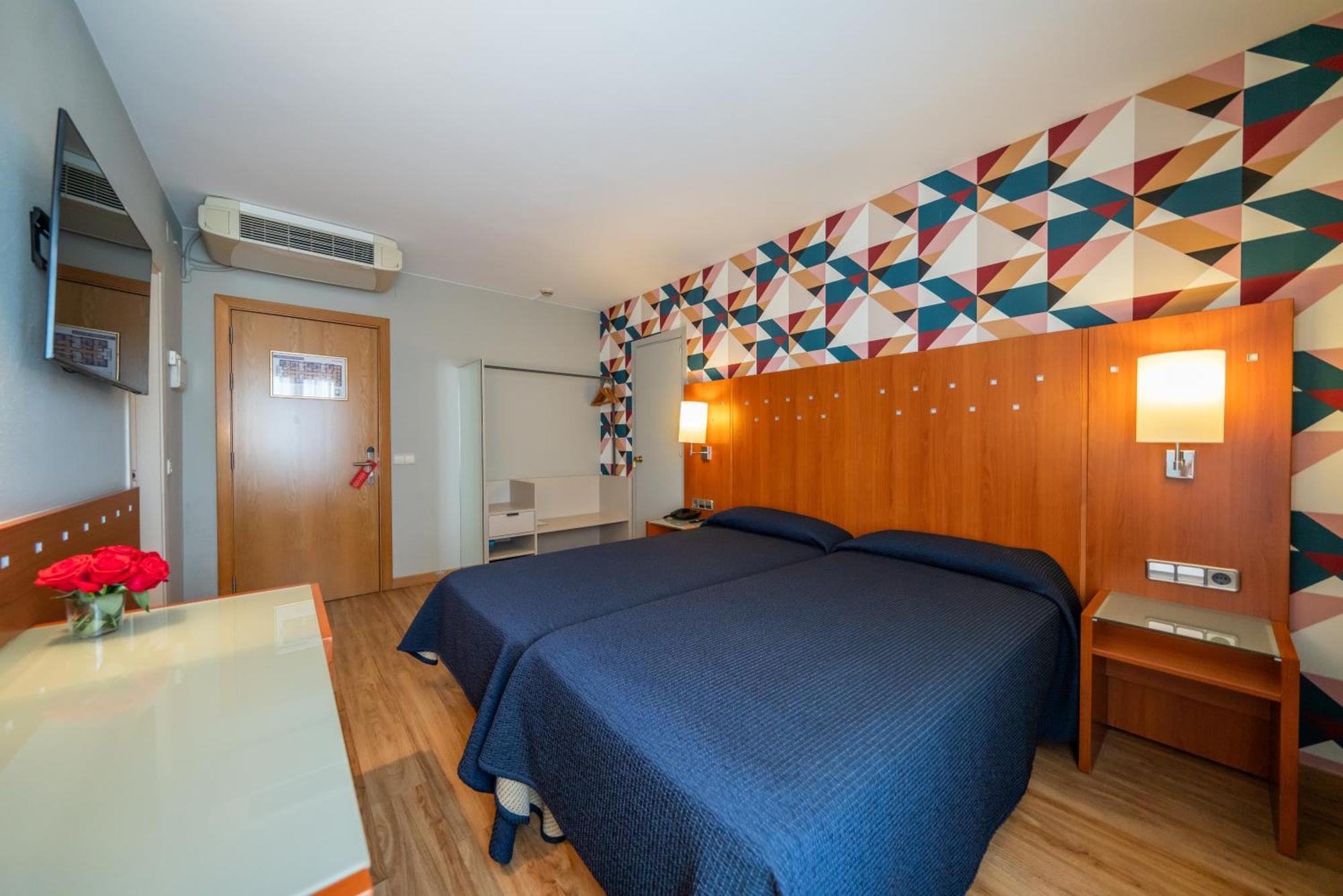 Hotel J. Balmes ויק מראה חיצוני תמונה