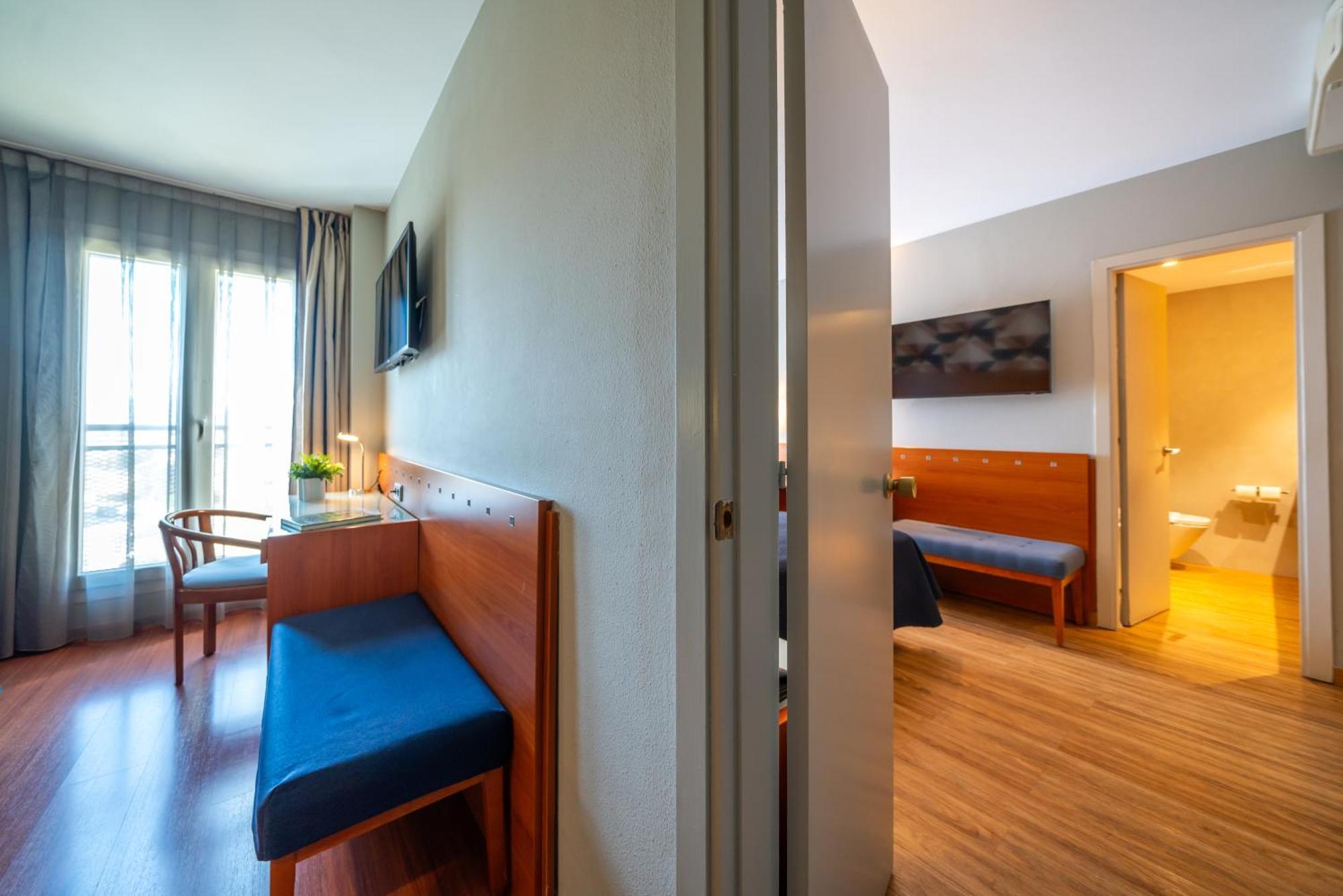 Hotel J. Balmes ויק מראה חיצוני תמונה