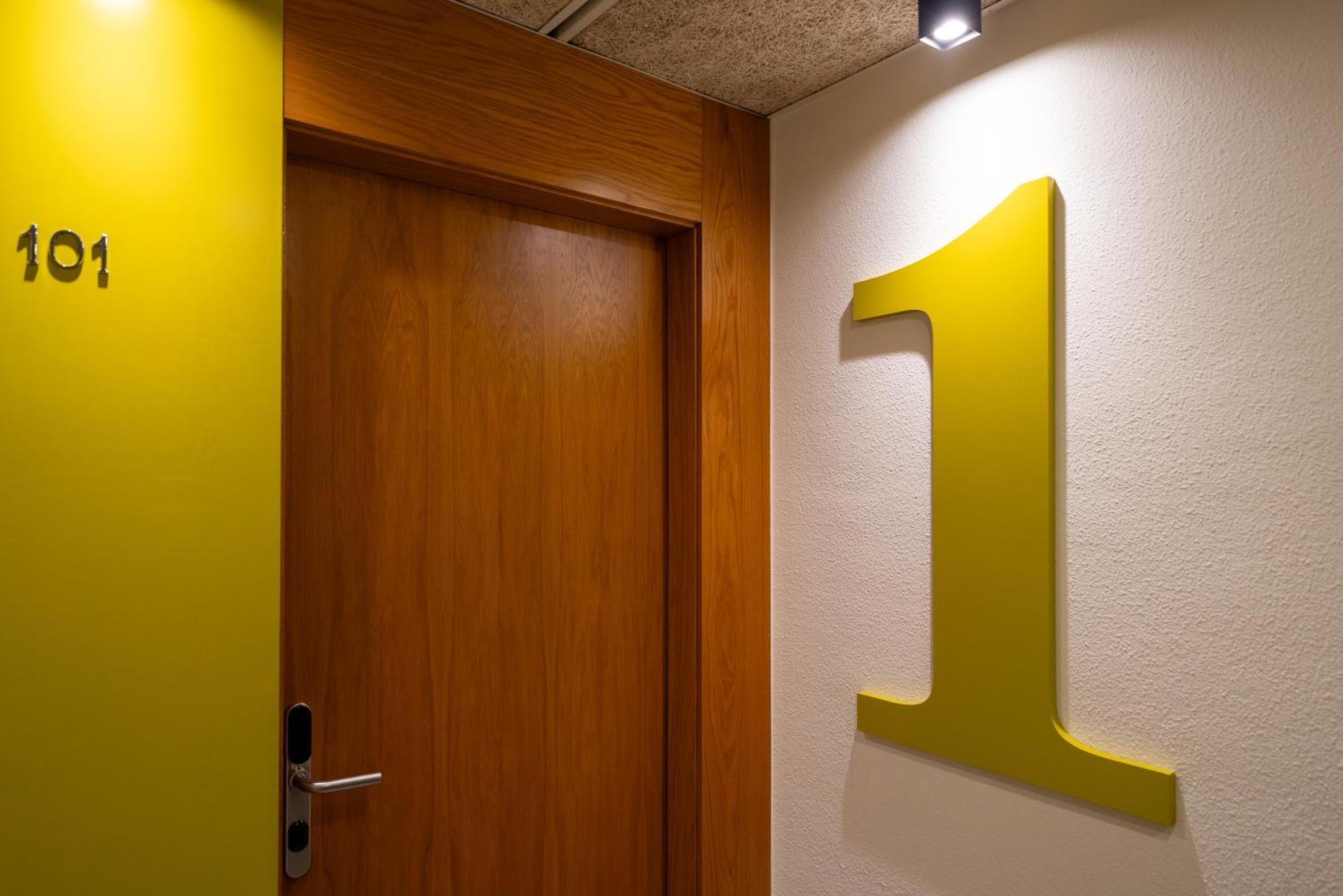 Hotel J. Balmes ויק מראה חיצוני תמונה