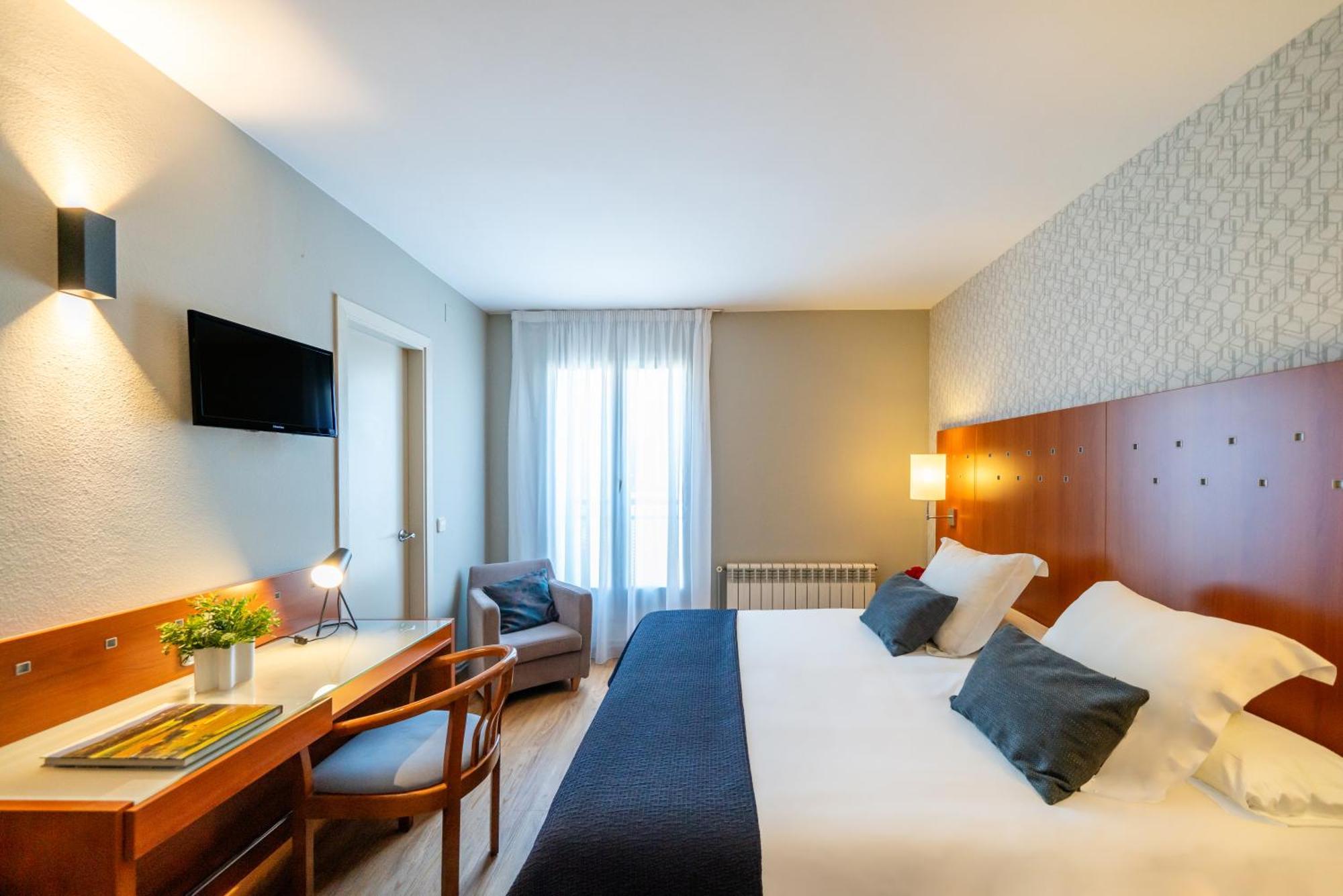 Hotel J. Balmes ויק מראה חיצוני תמונה
