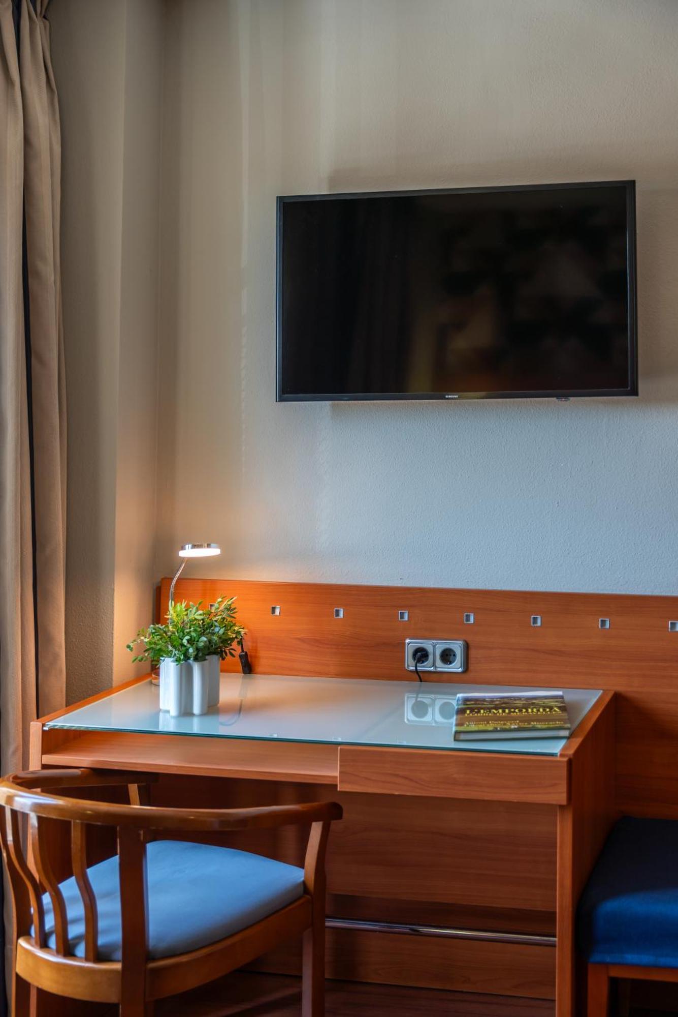 Hotel J. Balmes ויק מראה חיצוני תמונה