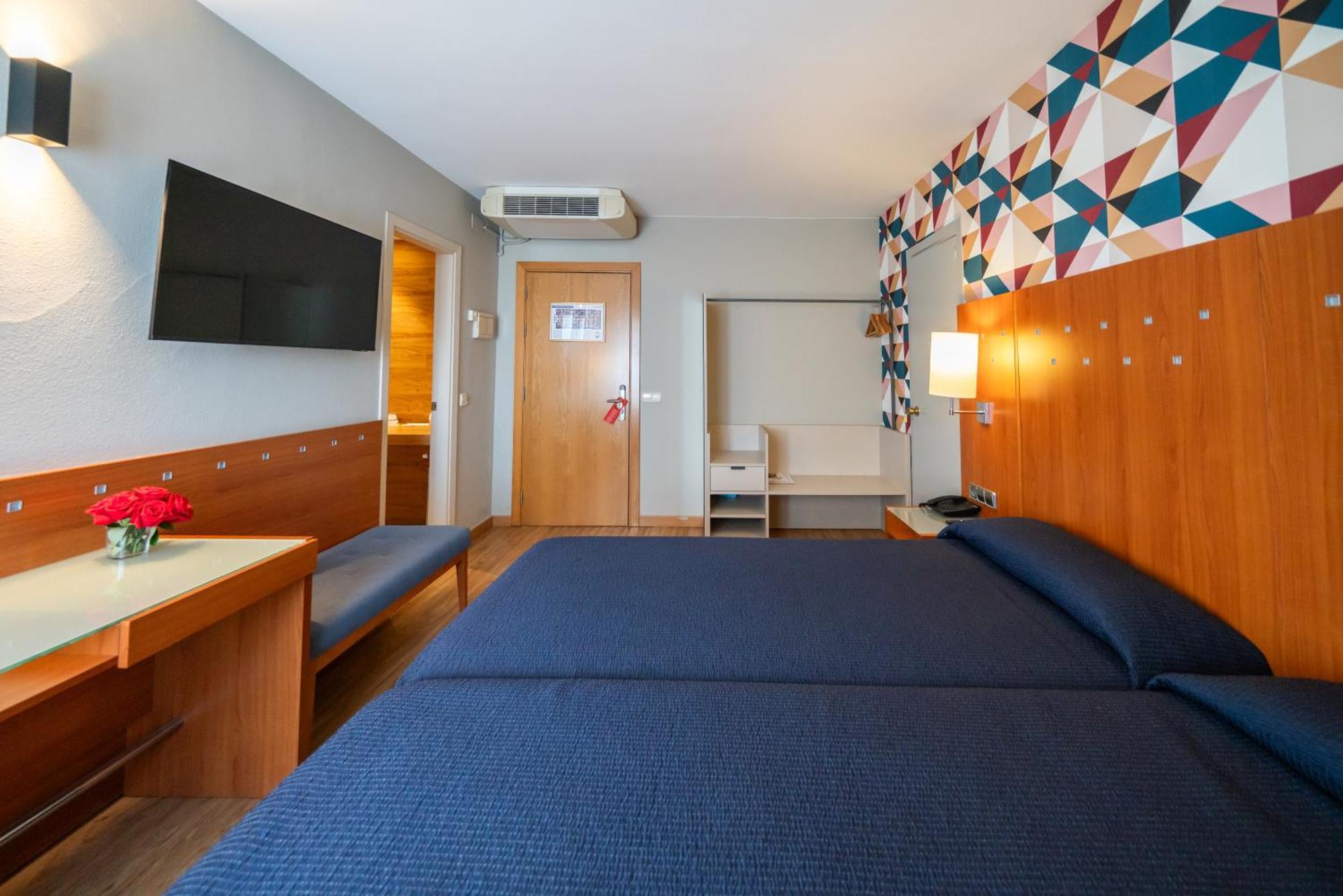 Hotel J. Balmes ויק מראה חיצוני תמונה