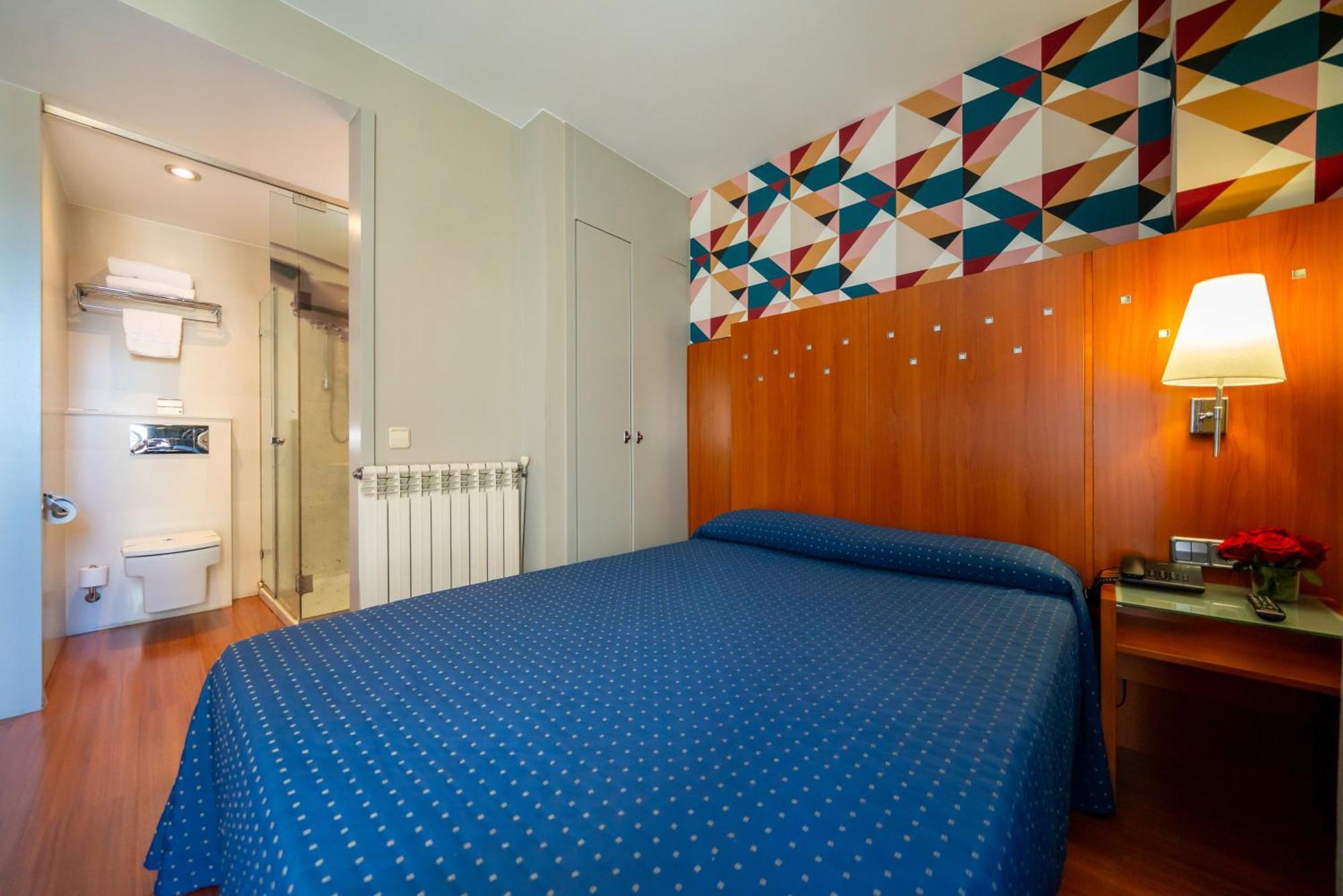 Hotel J. Balmes ויק מראה חיצוני תמונה