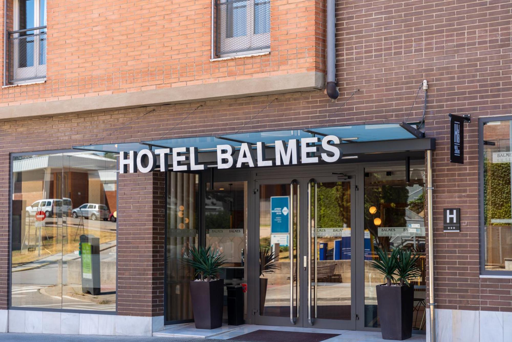 Hotel J. Balmes ויק מראה חיצוני תמונה