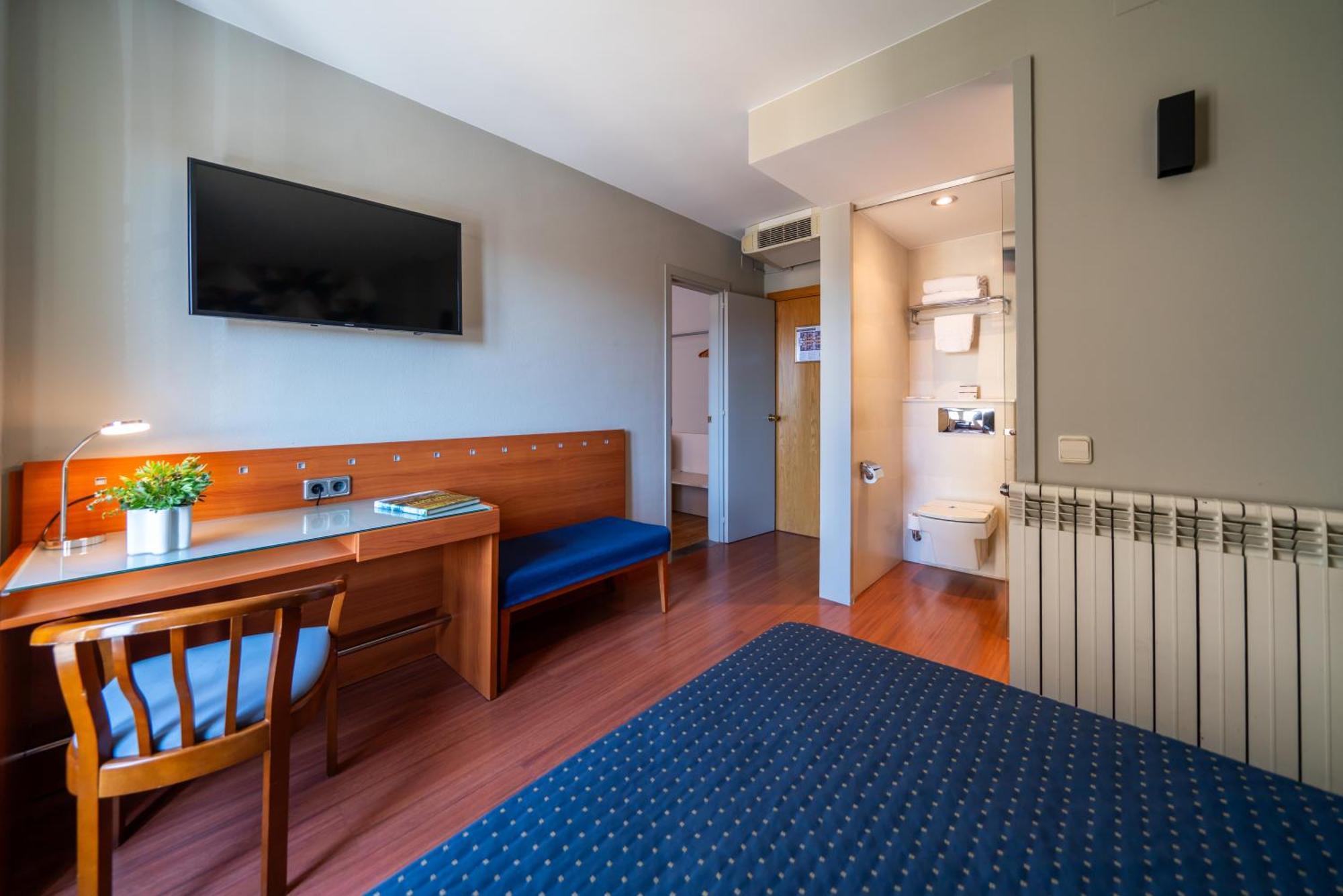 Hotel J. Balmes ויק מראה חיצוני תמונה