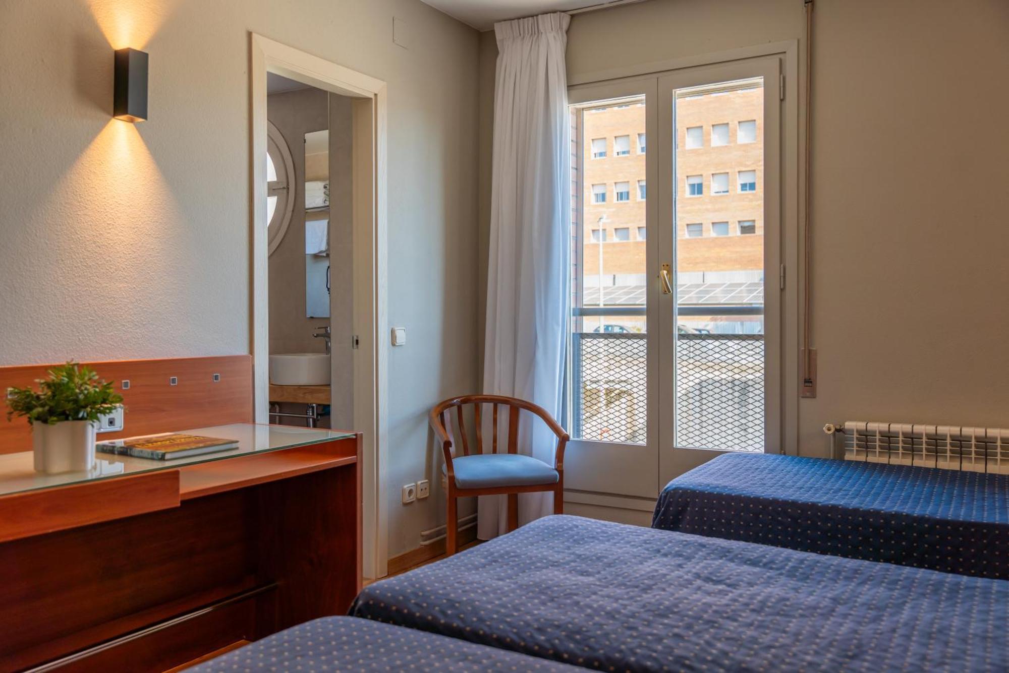 Hotel J. Balmes ויק מראה חיצוני תמונה