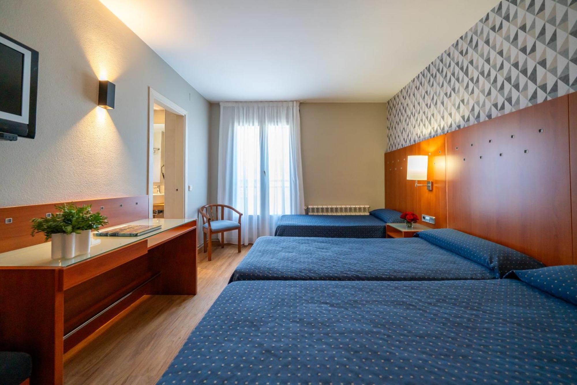 Hotel J. Balmes ויק מראה חיצוני תמונה