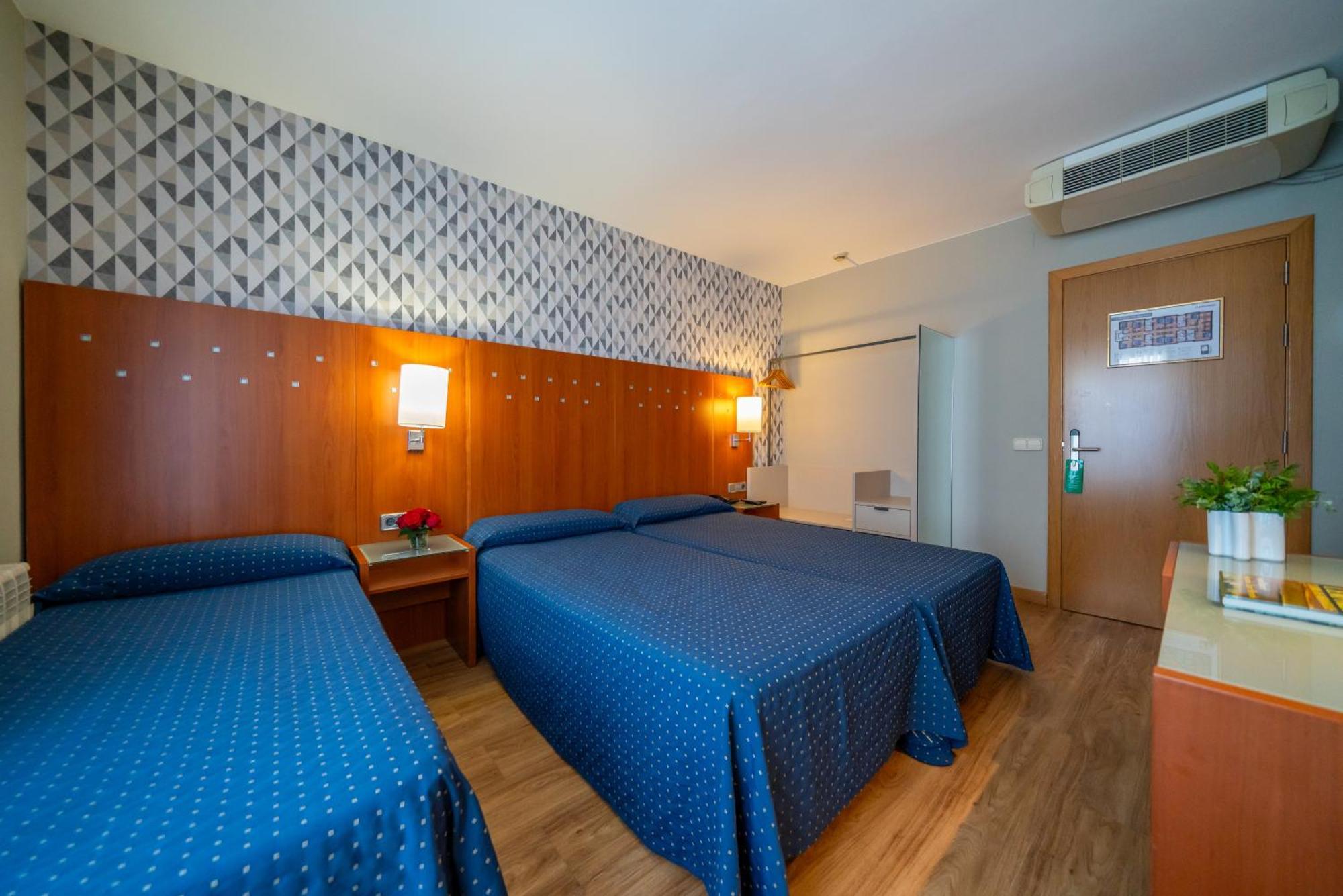 Hotel J. Balmes ויק מראה חיצוני תמונה